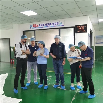 Un client d'AUS a visité l'usine de big bag de Xifa
